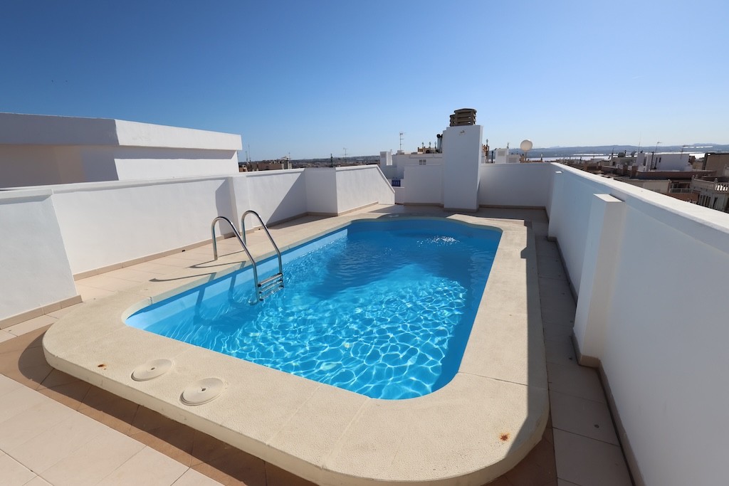 Apartamento en Torrevieja, Alicante, España 2 dormitorios,  No. 183581