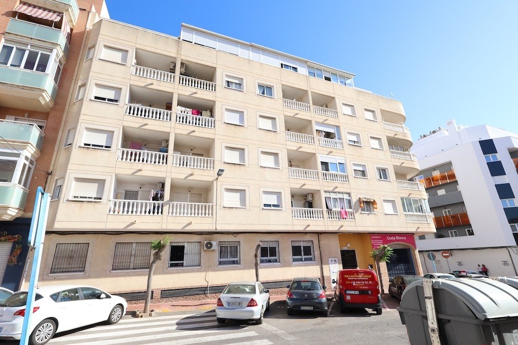 Apartamento en Torrevieja, Alicante, España 2 dormitorios,  No. 183581