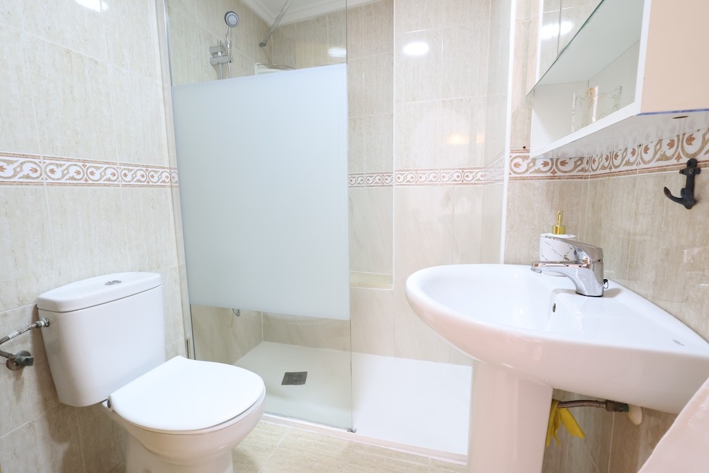 Apartamento en Torrevieja, Alicante, España 2 dormitorios,  No. 183581