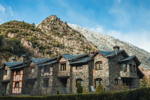 Commercial property in Andorra, Teruel, Spain 50 bedrooms,  No. 78257
