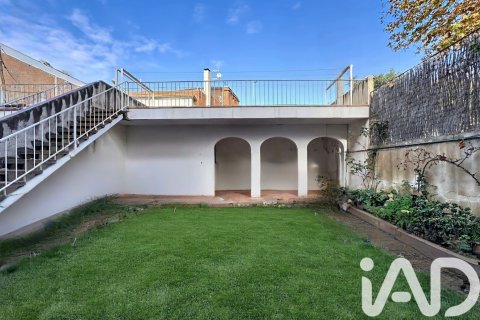 Rindu māja El Masnou, Barcelona, Spānijā 7 istabas, 224 m2 Nr. 172920