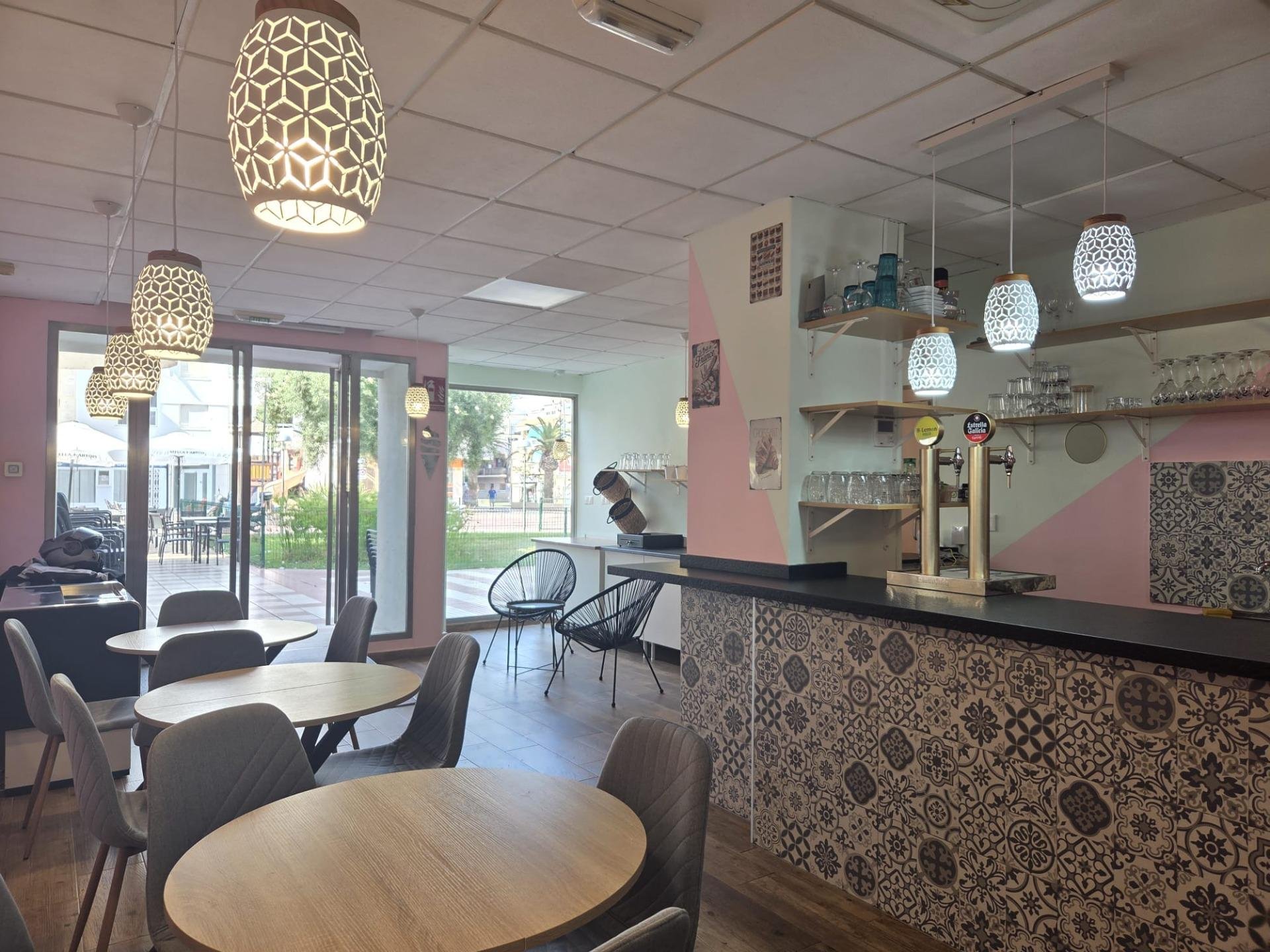 Commercial property à El Campello, Alicante, Espagne 2 chambres, 85 m2 No. 179398