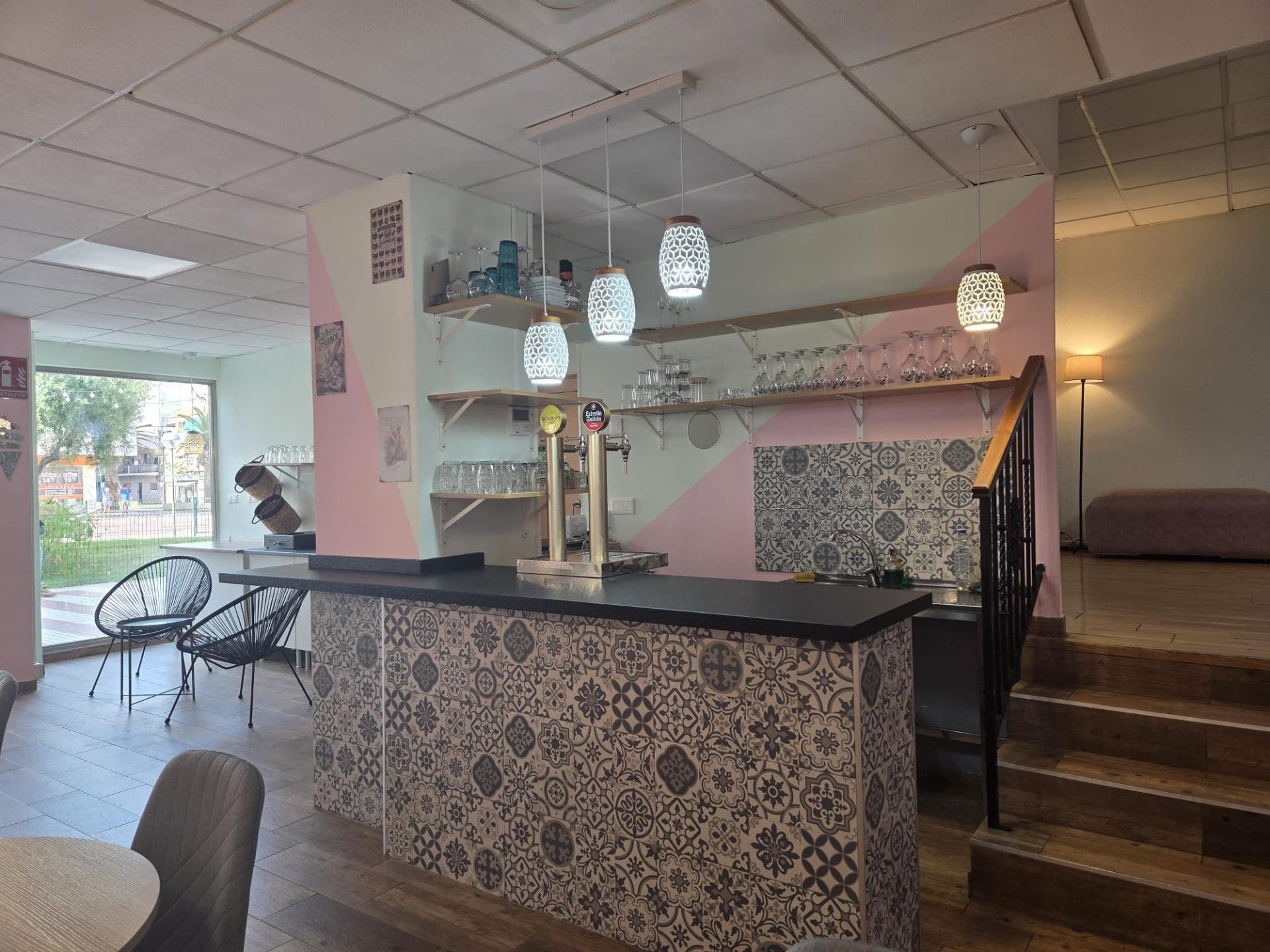 Commercial property à El Campello, Alicante, Espagne 2 chambres, 85 m2 No. 179398