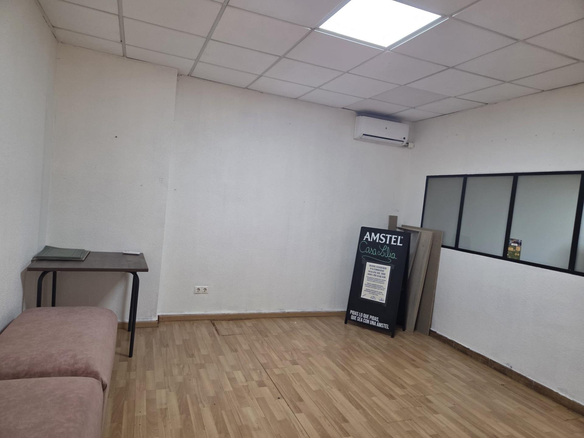 Commercial property à El Campello, Alicante, Espagne 2 chambres, 85 m2 No. 179398