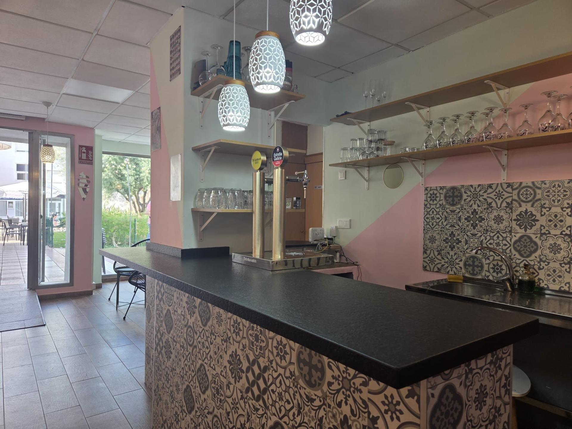 Commercial property à El Campello, Alicante, Espagne 2 chambres, 85 m2 No. 179398