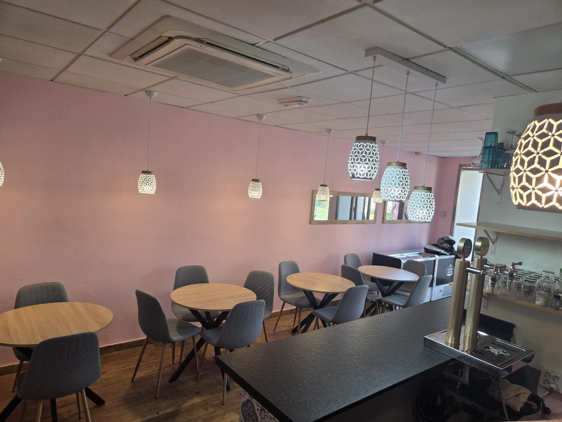 Commercial property à El Campello, Alicante, Espagne 2 chambres, 85 m2 No. 179398