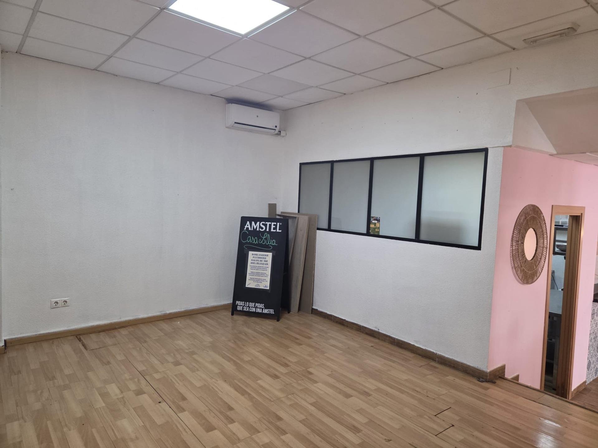Commercial property à El Campello, Alicante, Espagne 2 chambres, 85 m2 No. 179398