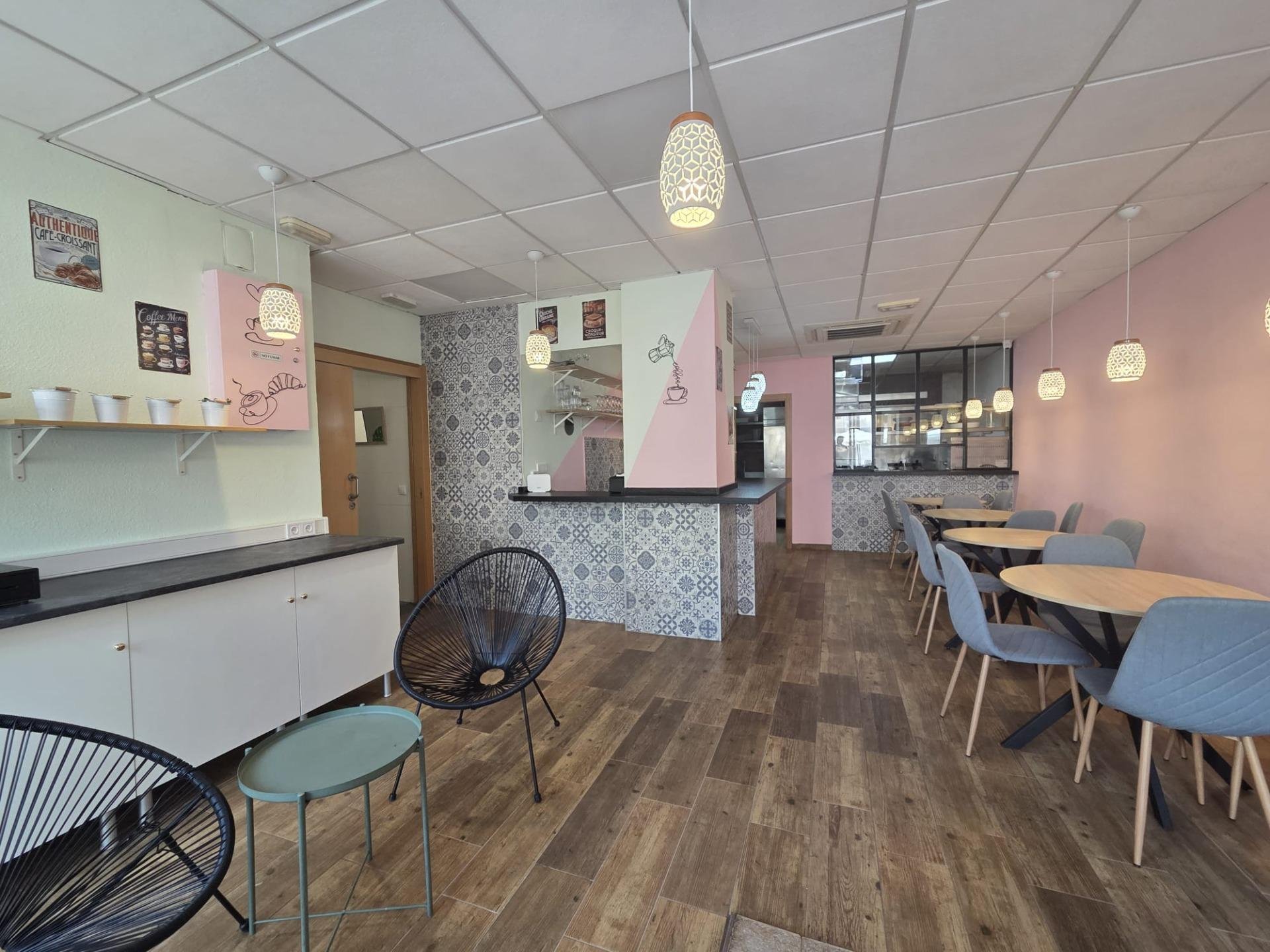 Commercial property à El Campello, Alicante, Espagne 2 chambres, 85 m2 No. 179398