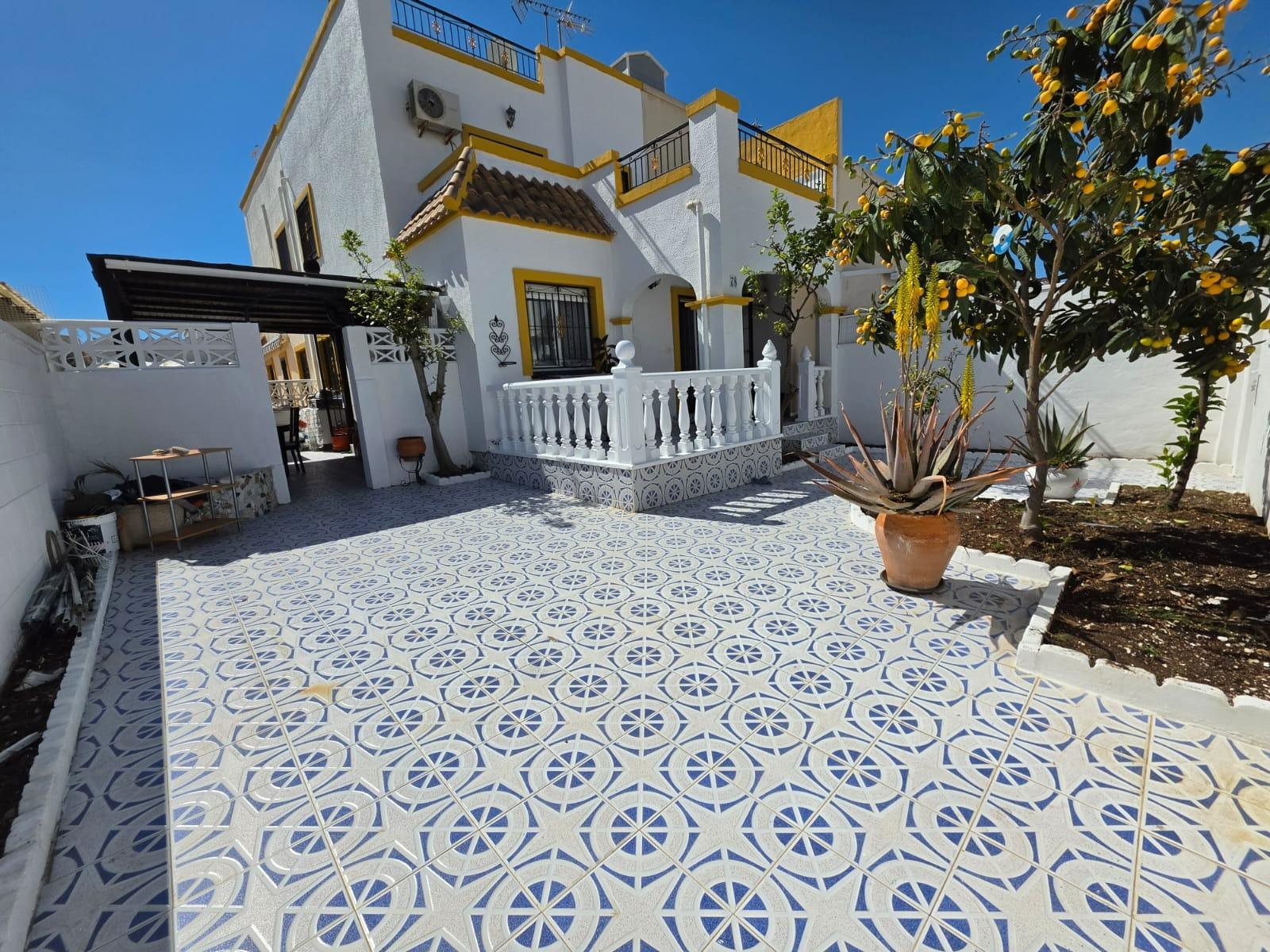 House in Torrevieja, Alicante, Spain 3 bedrooms,  No. 166040