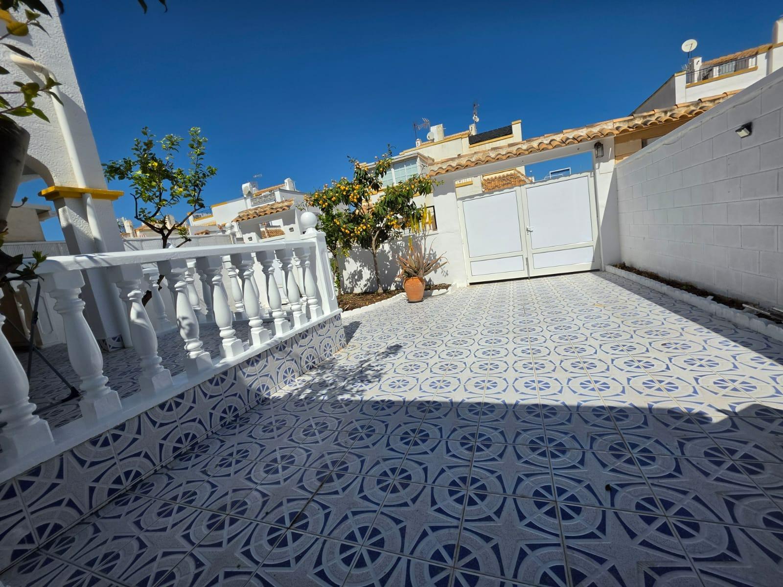 House in Torrevieja, Alicante, Spain 3 bedrooms,  No. 166040