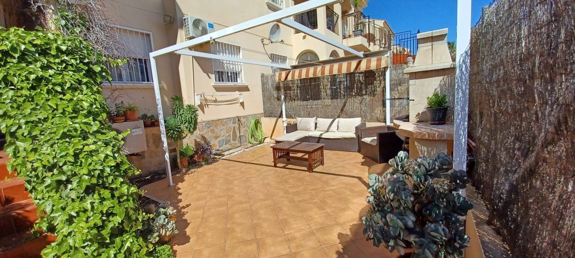Bungalow i La Florida, Alicante, Spanien 3 sovrum, 80 kvm. Nr. 194234