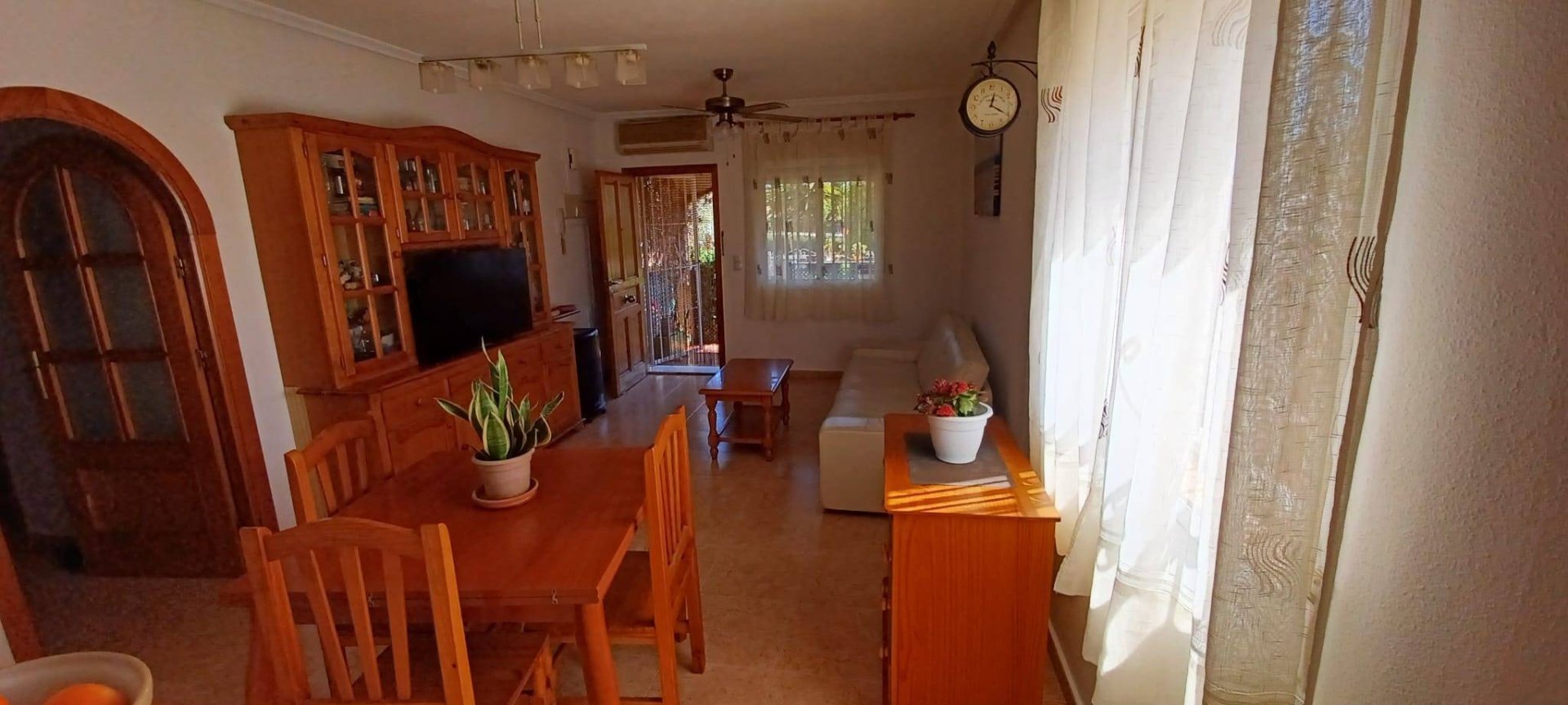 Bungalow i La Florida, Alicante, Spanien 3 sovrum, 80 kvm. Nr. 194234
