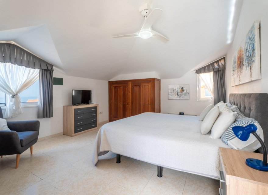 Dzīvoklis Los Cristianos, Tenerife, Spānijā 2 istabas, 145 m2 Nr. 194725