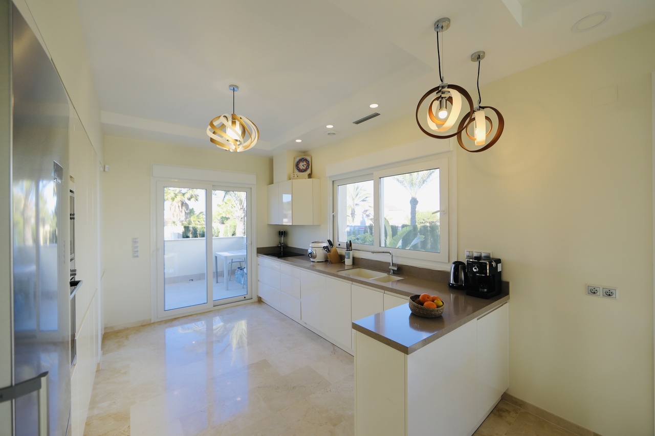 Villa in La Zenia, Alicante, Spanien 5 Schlafzimmer, 306 m2 Nr. 139500