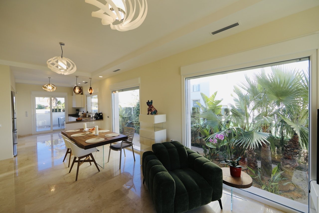 Villa in La Zenia, Alicante, Spanien 5 Schlafzimmer, 306 m2 Nr. 139500