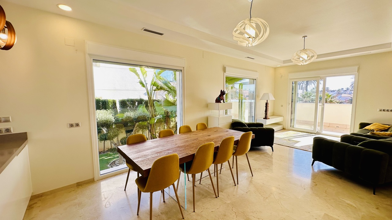 Villa in La Zenia, Alicante, Spanien 5 Schlafzimmer, 306 m2 Nr. 139500