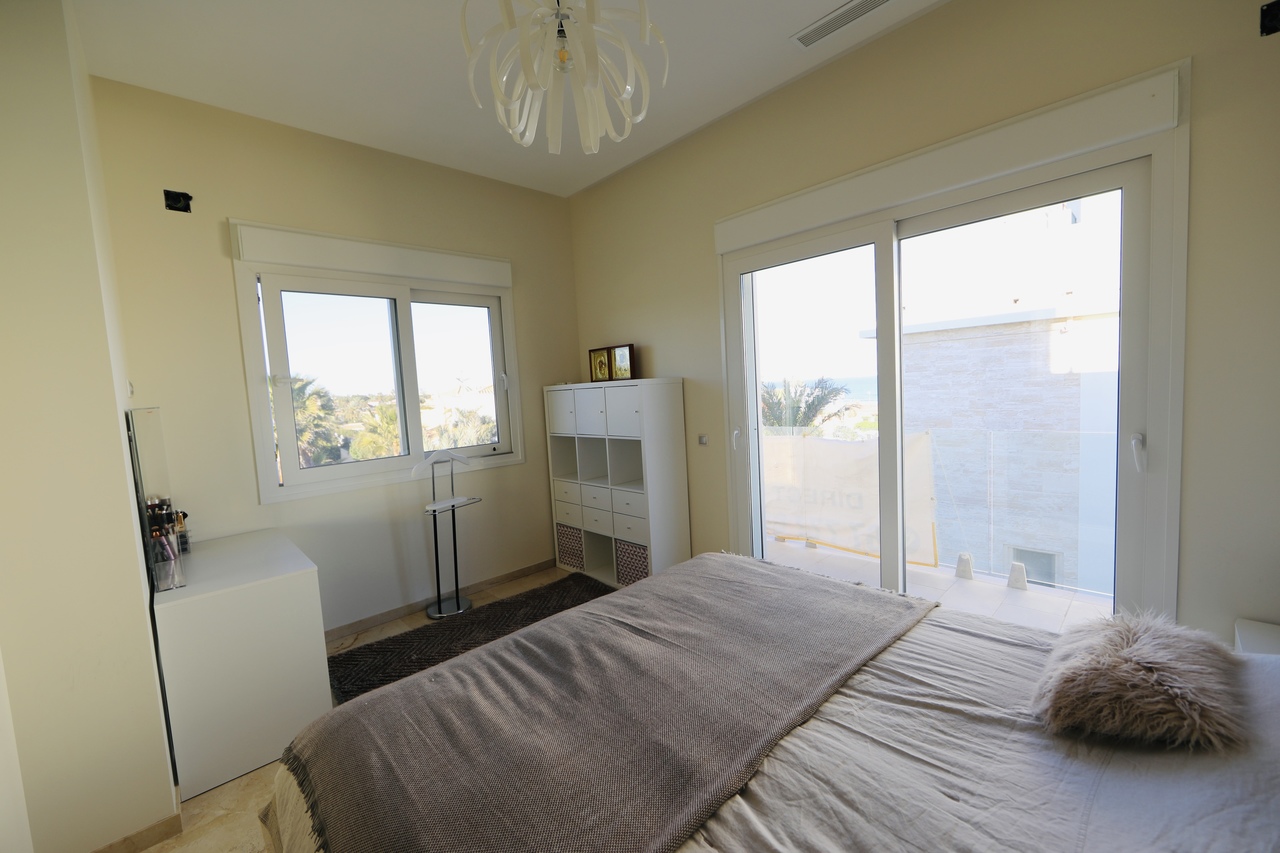Villa in La Zenia, Alicante, Spanien 5 Schlafzimmer, 306 m2 Nr. 139500