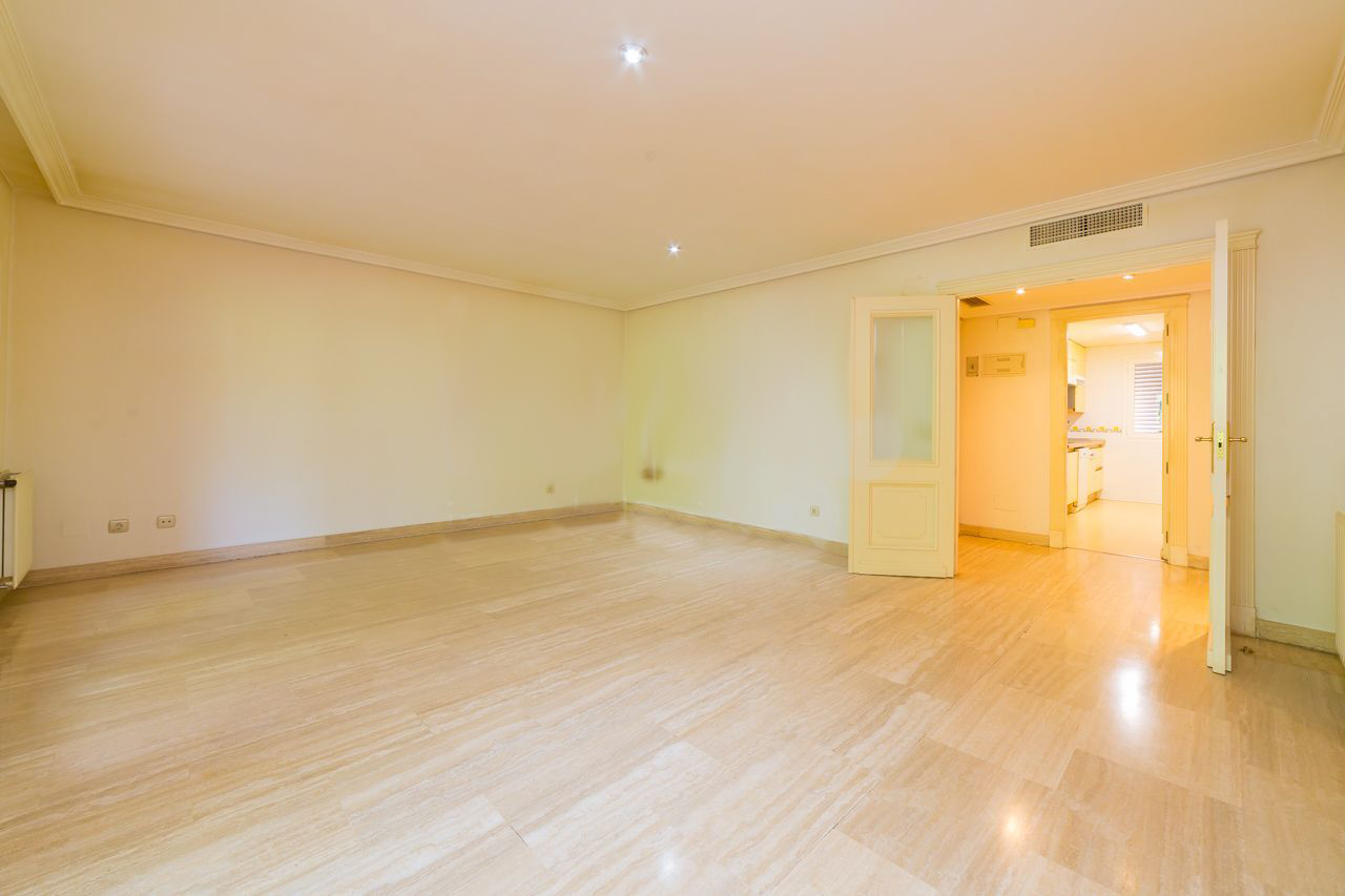 Dzīvoklis Madrid, Spānijā 2 istabas, 139 m2 Nr. 58455