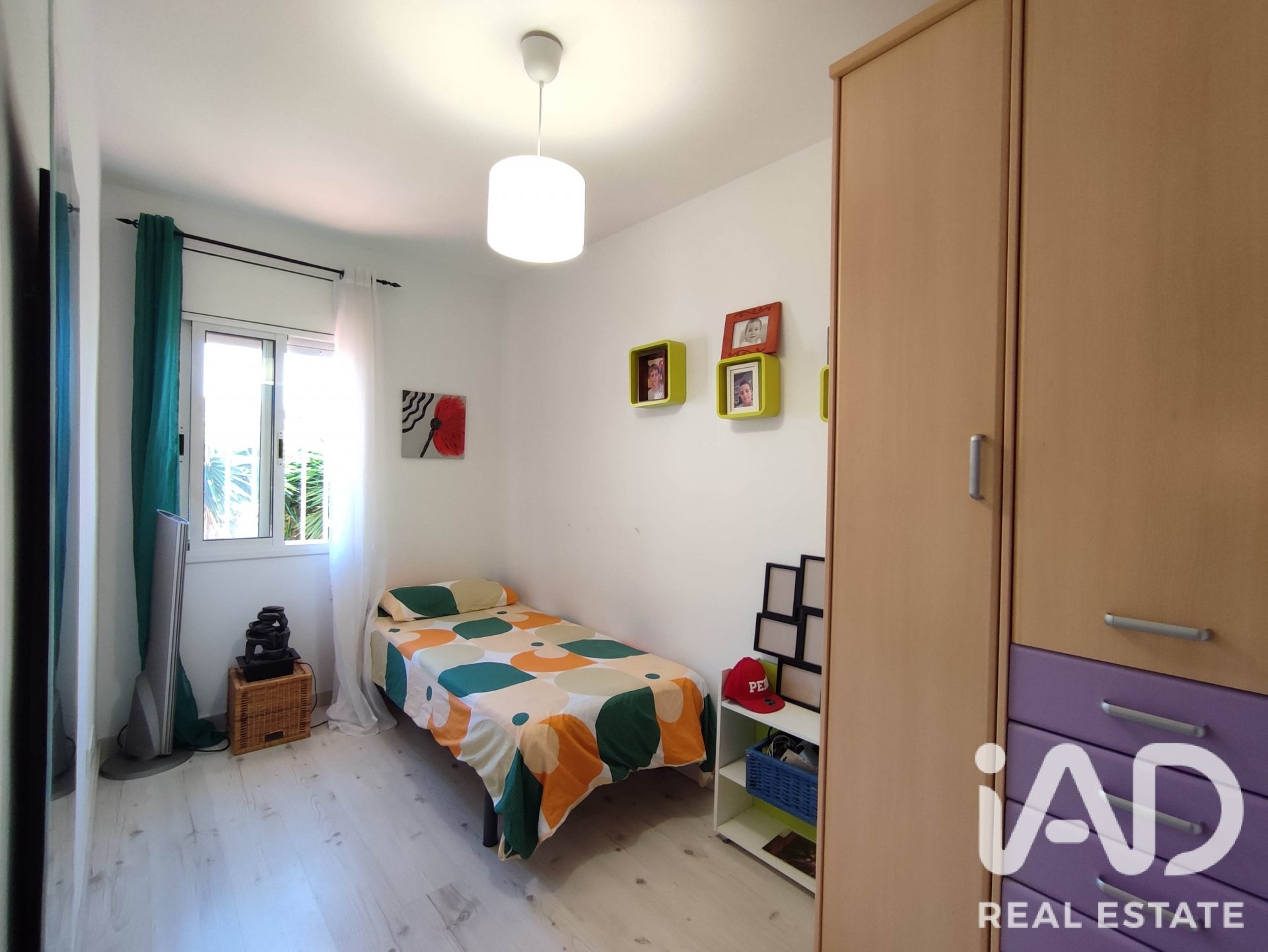 Radhus i Cubelles, Barcelona, Spanien 5 sovrum, 138 kvm. Nr. 195015