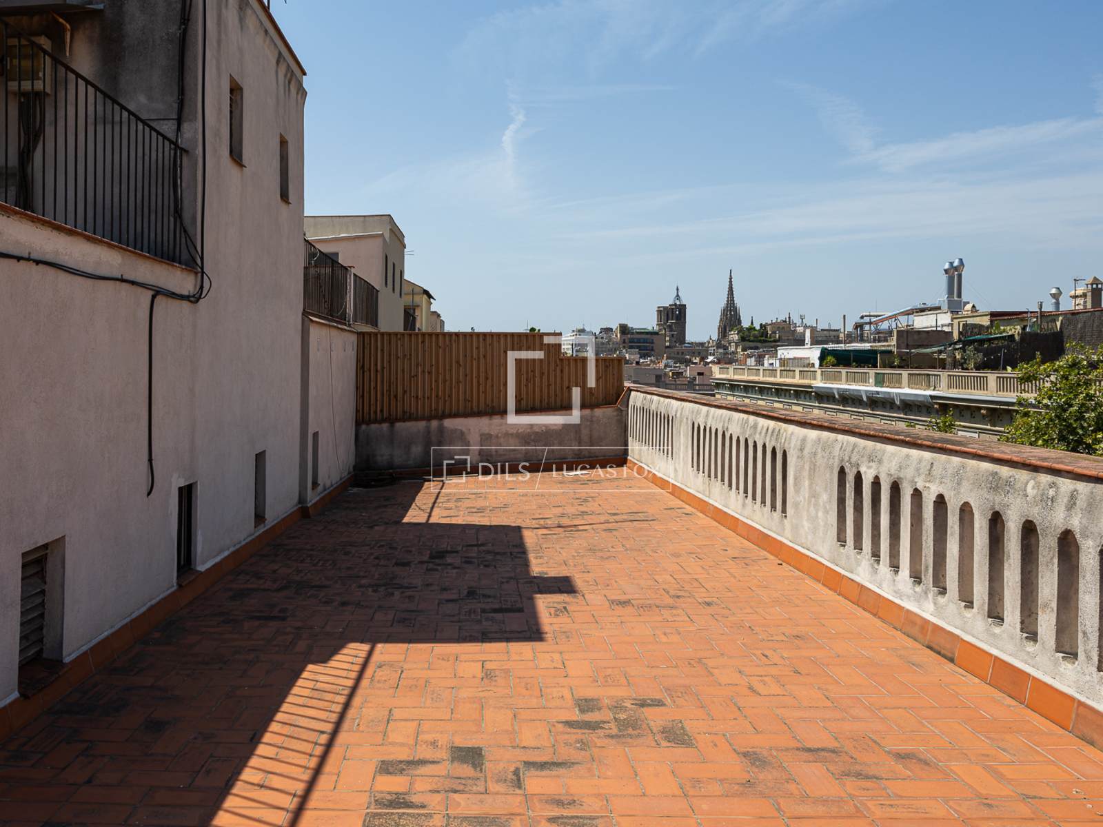 Attico a Barcelona, Spagna 4 camere da letto, 117 mq. N° 194284