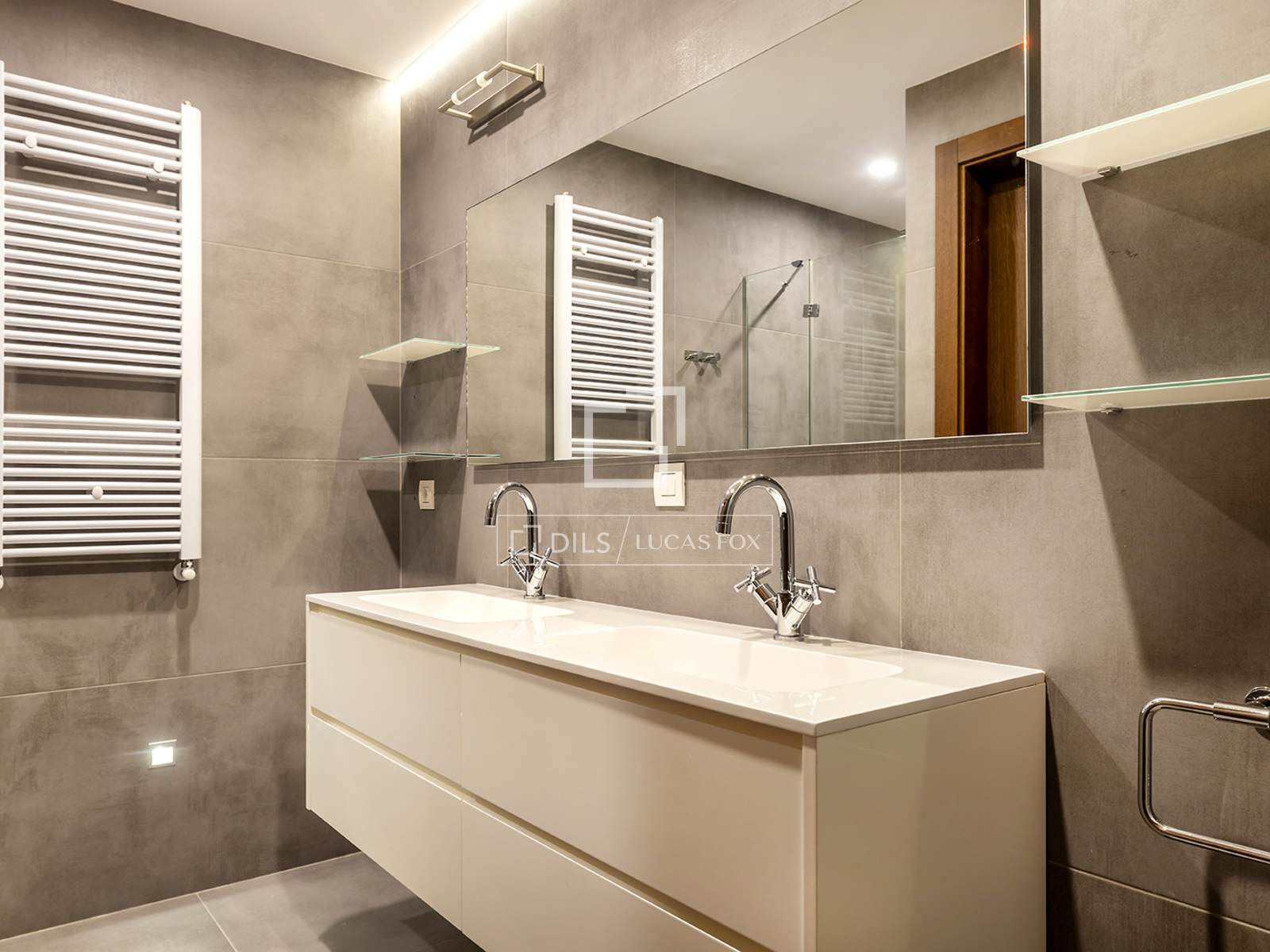 Appartamento a Barcelona, Spagna 4 camere da letto, 343 mq. N° 194285