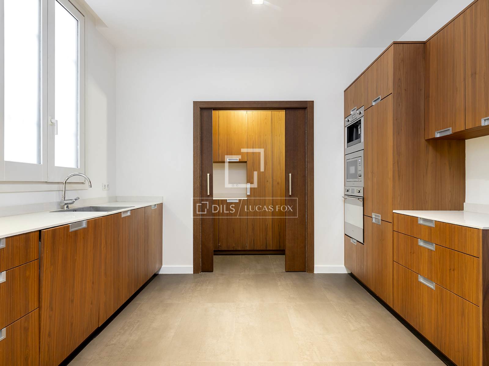 Appartamento a Barcelona, Spagna 4 camere da letto, 343 mq. N° 194285