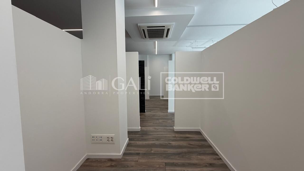 Office à Principado De Andorra (Ninguna Poblacion Tiene C.P.), Lleida, Espagne 112 m2 No. 178422