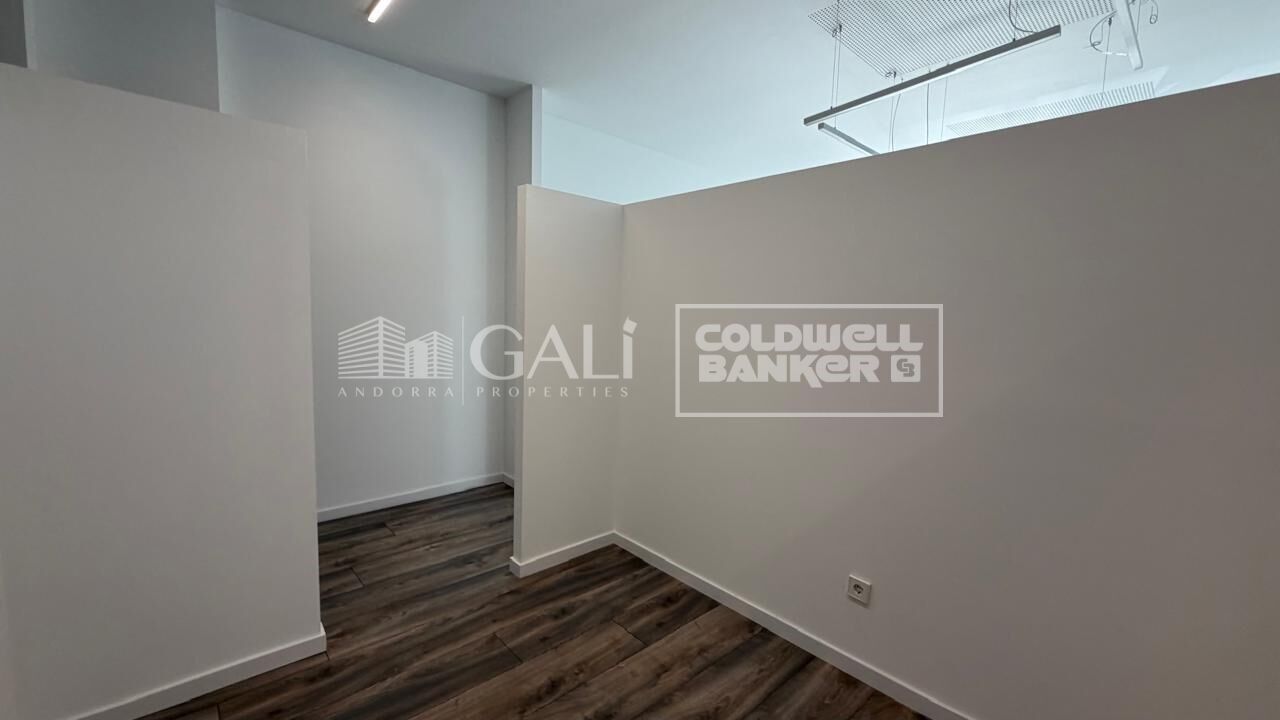 Office à Principado De Andorra (Ninguna Poblacion Tiene C.P.), Lleida, Espagne 112 m2 No. 178422