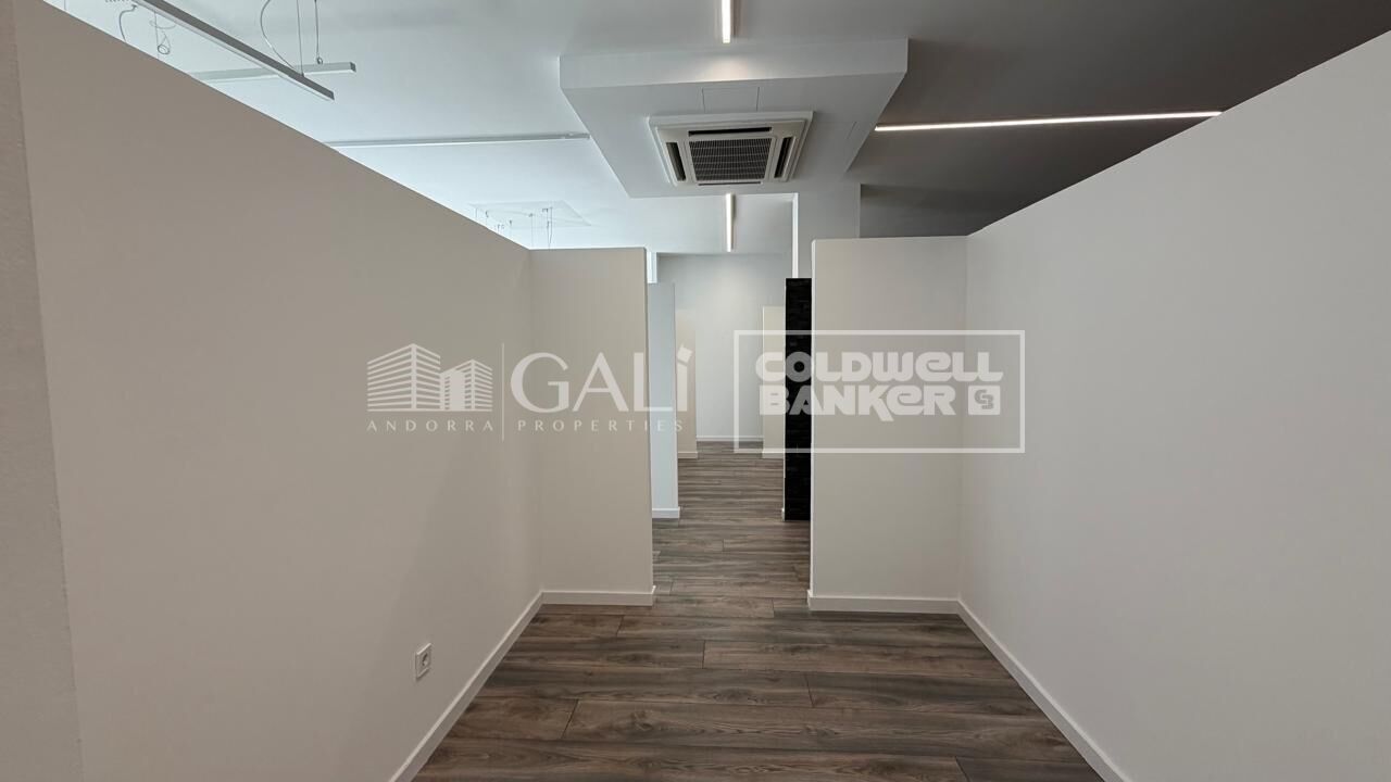 Office à Principado De Andorra (Ninguna Poblacion Tiene C.P.), Lleida, Espagne 112 m2 No. 178422