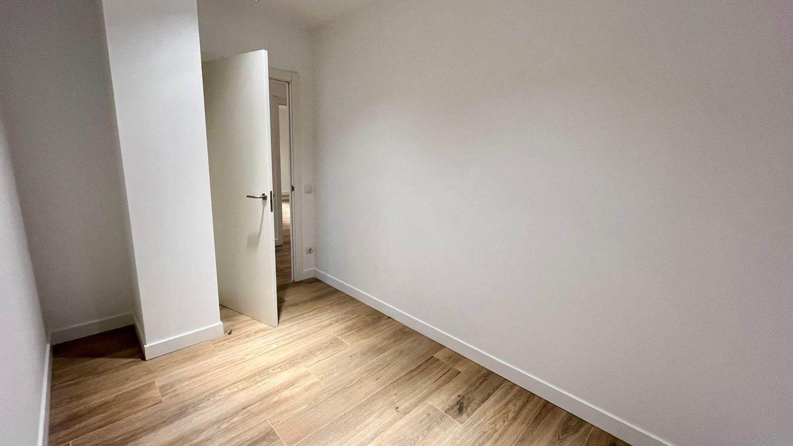 Office à Principado De Andorra (Ninguna Poblacion Tiene C.P.), Lleida, Espagne 115 m2 No. 178421