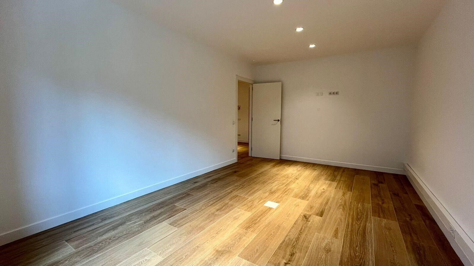 Office à Principado De Andorra (Ninguna Poblacion Tiene C.P.), Lleida, Espagne 115 m2 No. 178421