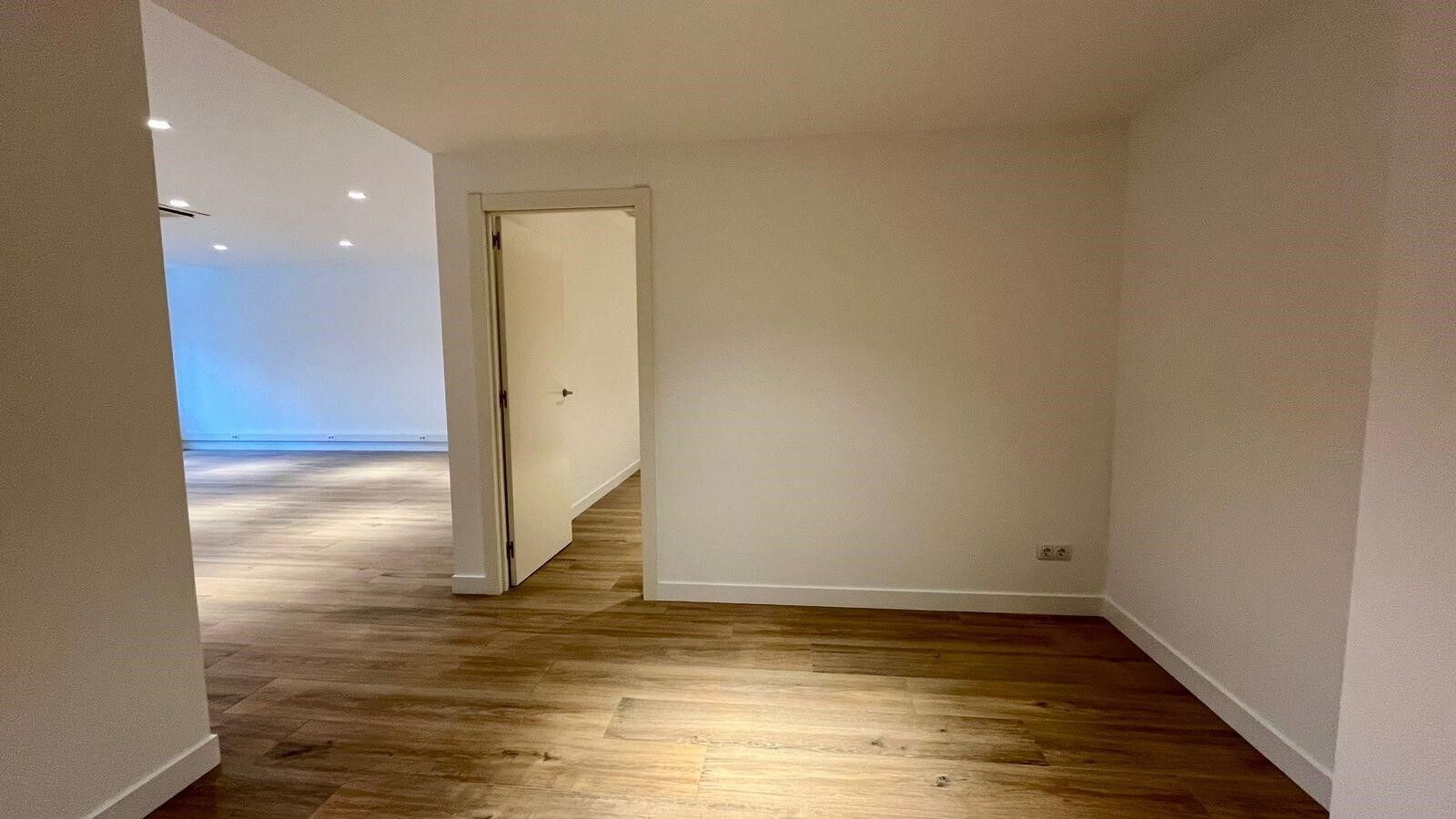 Office à Principado De Andorra (Ninguna Poblacion Tiene C.P.), Lleida, Espagne 115 m2 No. 178421