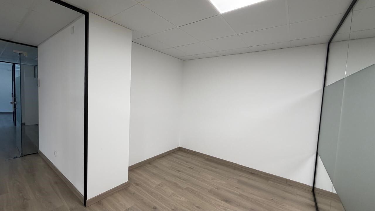 Office à Principado De Andorra (Ninguna Poblacion Tiene C.P.), Lleida, Espagne 168 m2 No. 178419