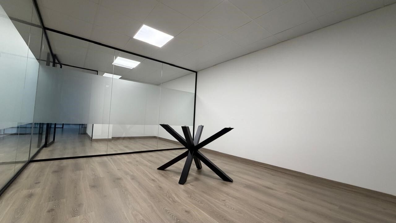 Office à Principado De Andorra (Ninguna Poblacion Tiene C.P.), Lleida, Espagne 168 m2 No. 178419