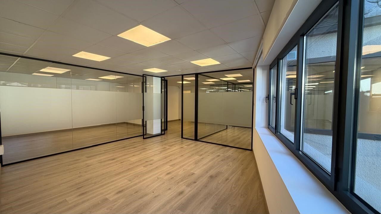 Office à Principado De Andorra (Ninguna Poblacion Tiene C.P.), Lleida, Espagne 168 m2 No. 178419