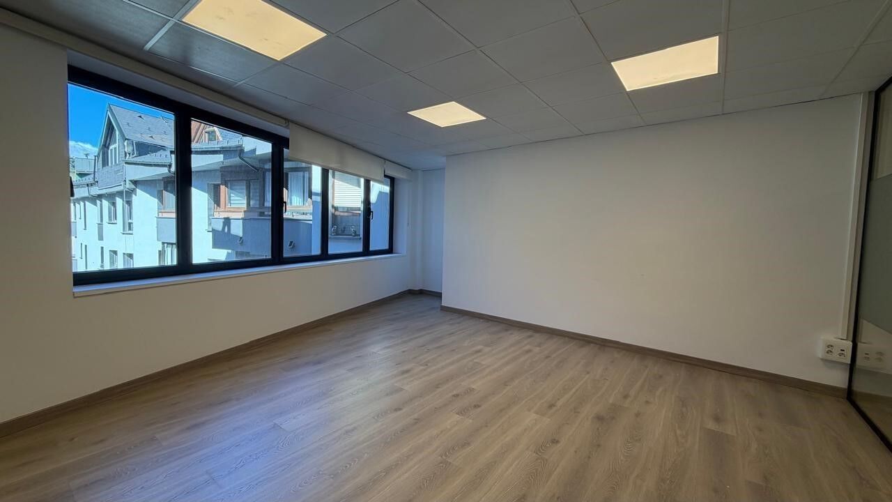 Office à Principado De Andorra (Ninguna Poblacion Tiene C.P.), Lleida, Espagne 168 m2 No. 178419