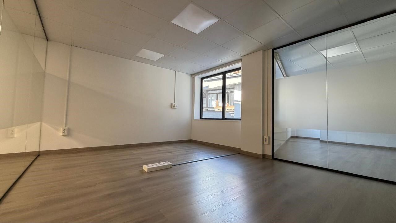 Office à Principado De Andorra (Ninguna Poblacion Tiene C.P.), Lleida, Espagne 168 m2 No. 178419