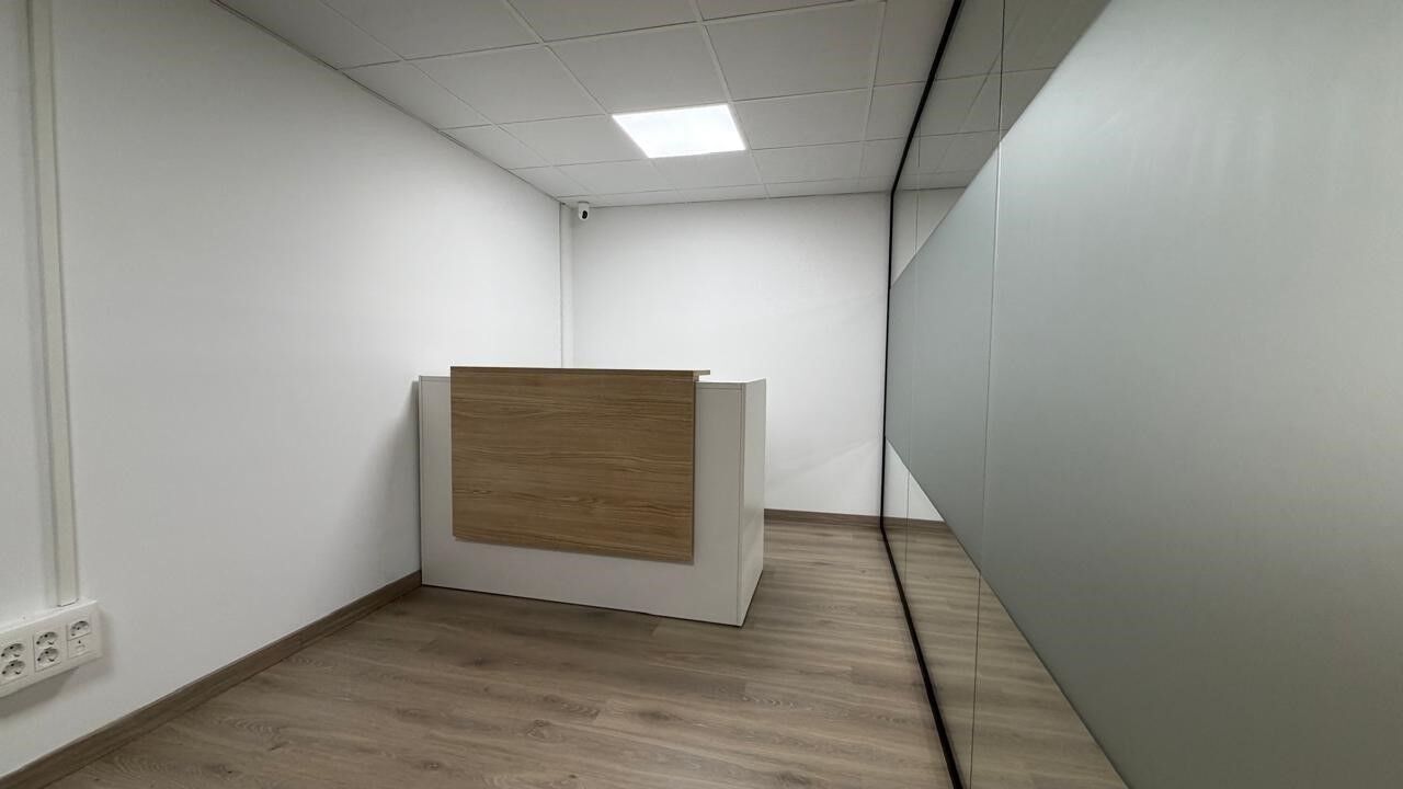 Office à Principado De Andorra (Ninguna Poblacion Tiene C.P.), Lleida, Espagne 168 m2 No. 178419