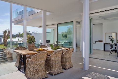 Tvåvåningslägenhet i Marbella, Malaga, Spanien 4 sovrum, 457 kvm. Nr. 181055