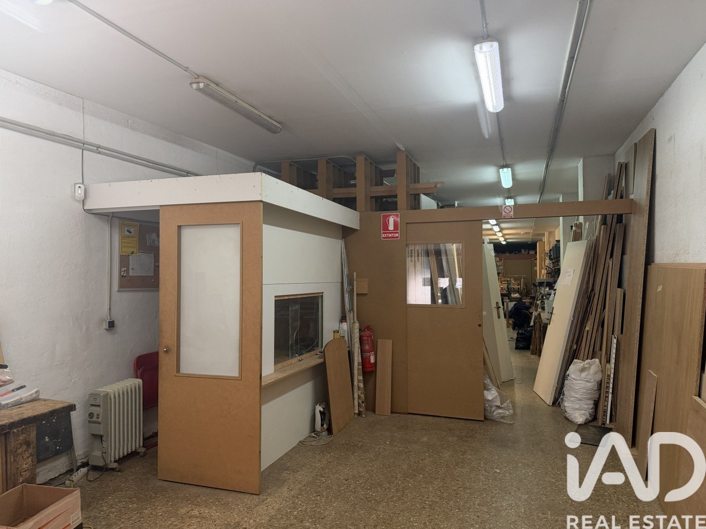 Commercial property in Cornella De Llobregat, Barcelona, Spain 154 sq.m. No. 188030