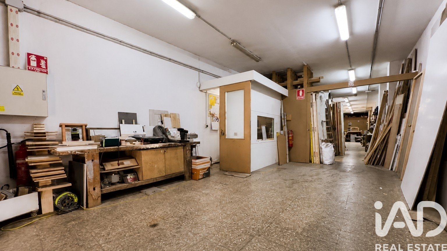 Commercial property in Cornella De Llobregat, Barcelona, Spain 154 sq.m. No. 188030