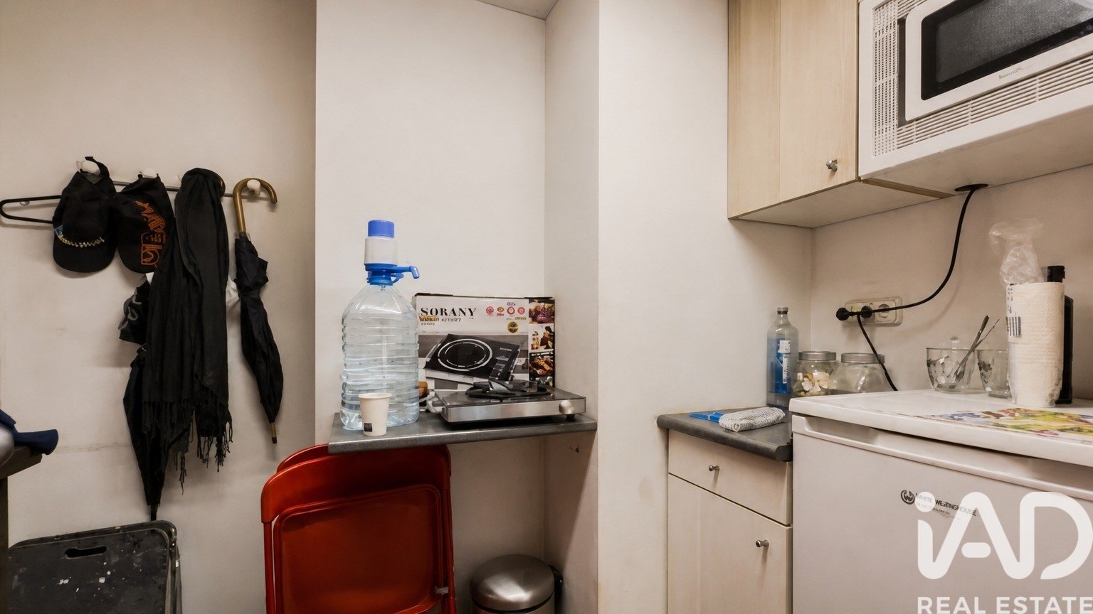 Commercial property in Cornella De Llobregat, Barcelona, Spain 154 sq.m. No. 188030