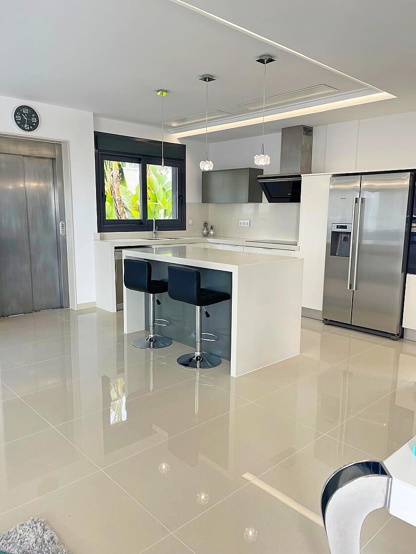 Villa in San Miguel de Salinas, Alicante, Spanien 5 Schlafzimmer, 316 m2 Nr. 111137