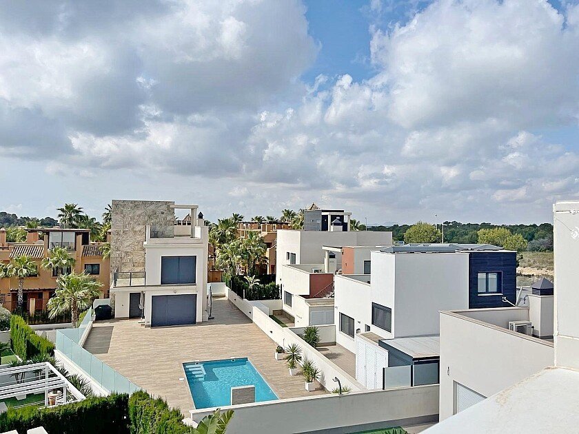 Villa in San Miguel de Salinas, Alicante, Spanien 5 Schlafzimmer, 316 m2 Nr. 111137