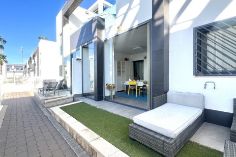 Dzīvoklis La Zenia, Alicante, Spānijā 2 istabas, 70 m2 Nr. 191615