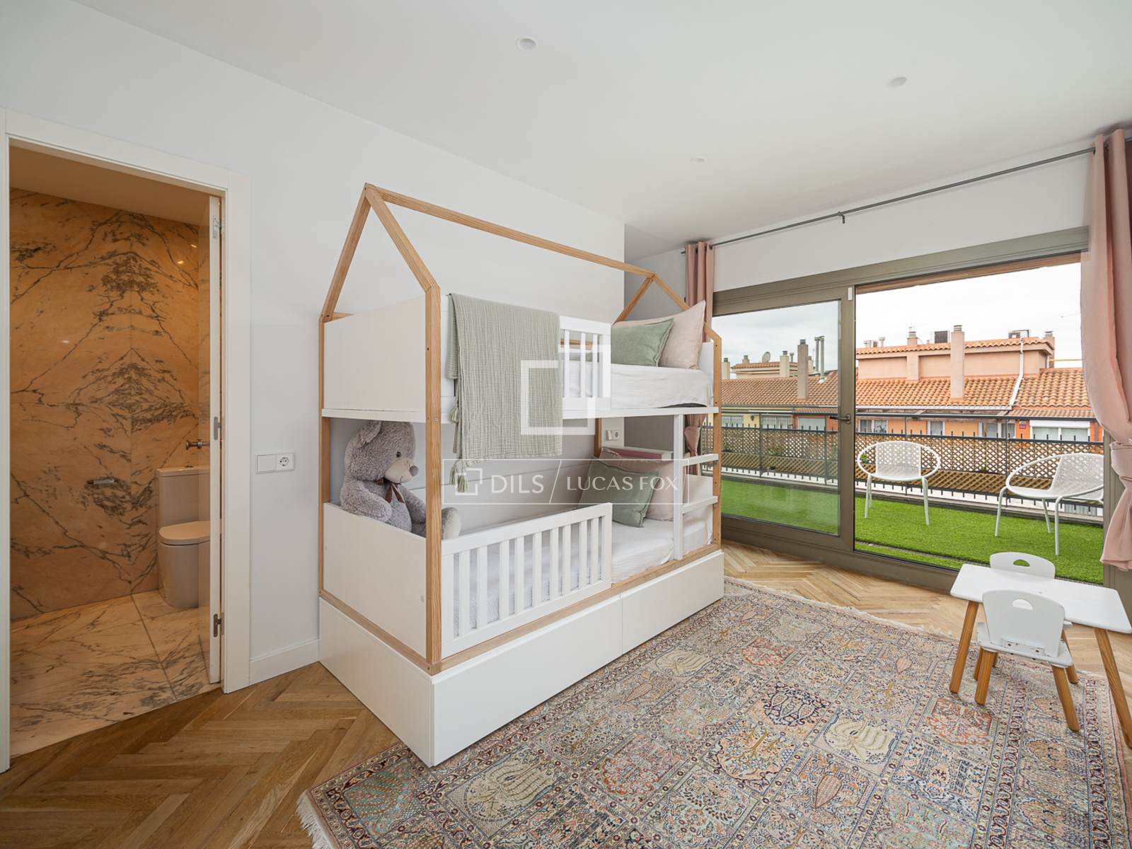 Attico a Barcelona, Spagna 5 camere da letto, 234 mq. N° 192583