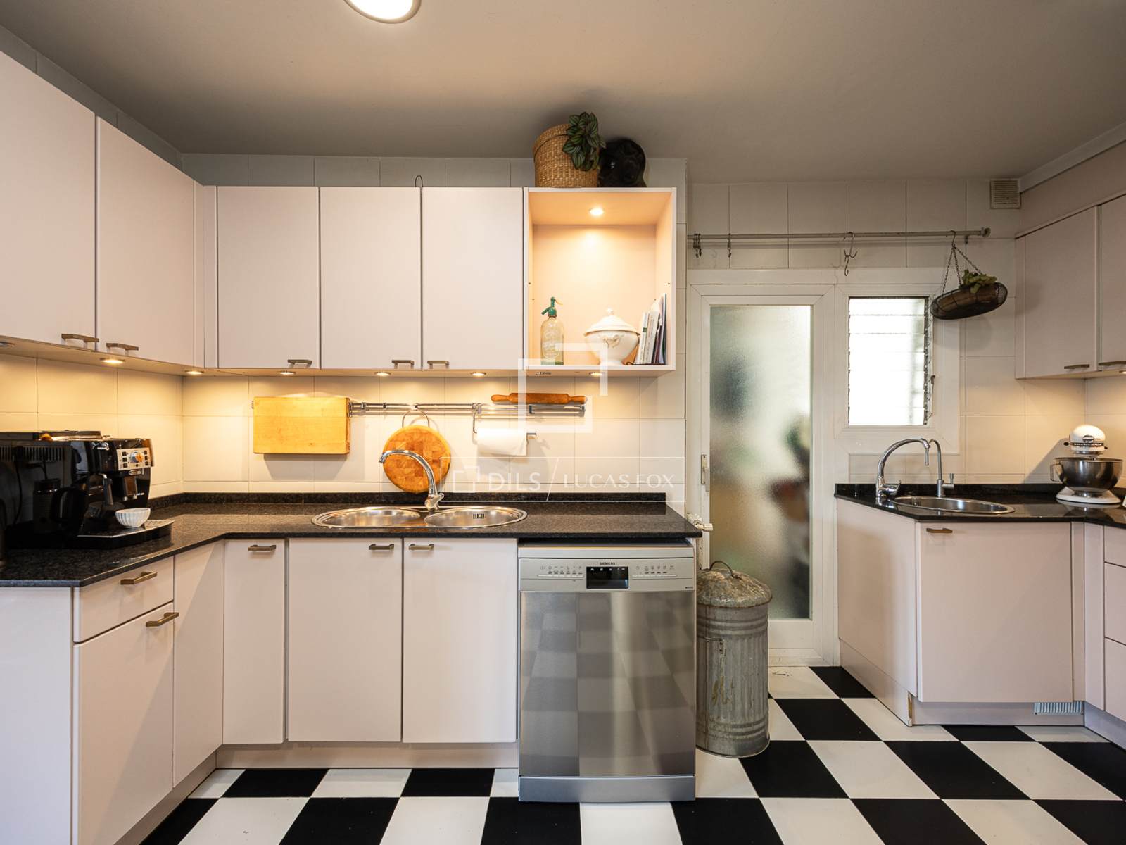 Apartment in Barcelona, Spain 3 bedrooms, 162 sq.m. No. 192793