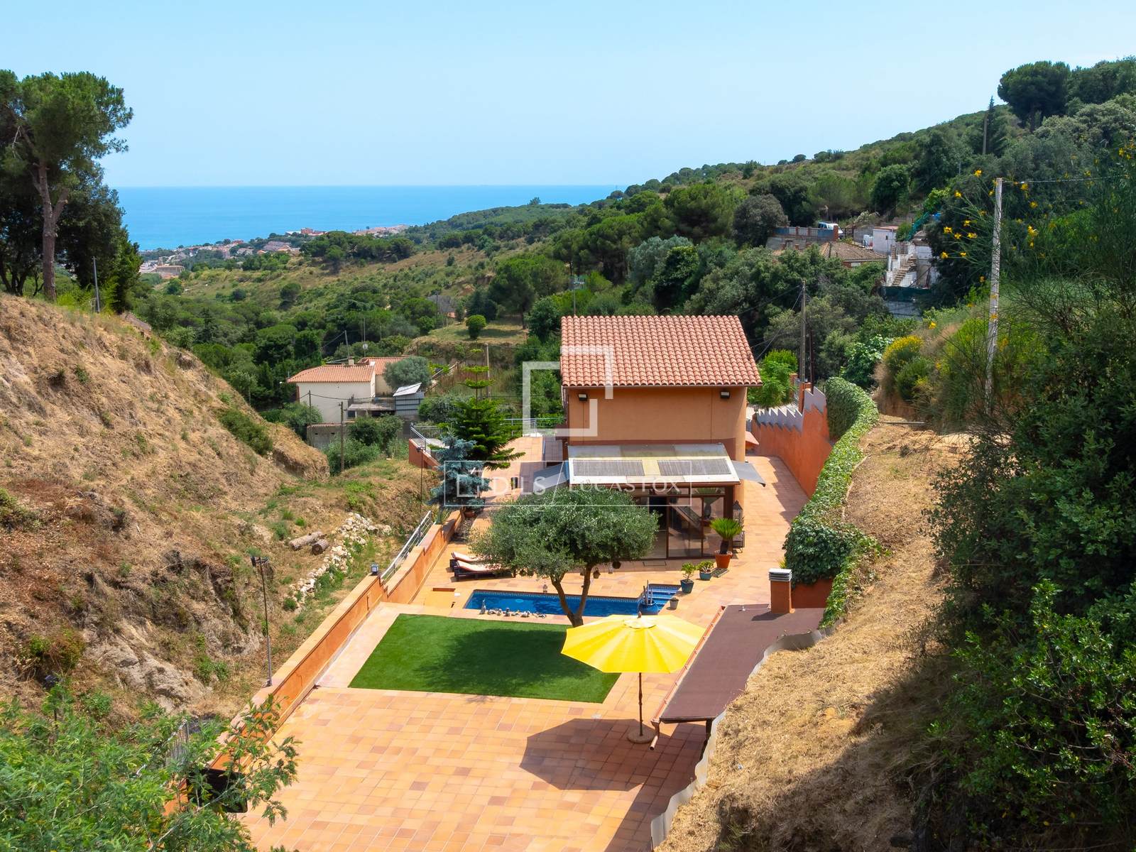 Villa i Teia, Barcelona, Spanien 3 sovrum, 324 kvm. Nr. 192797