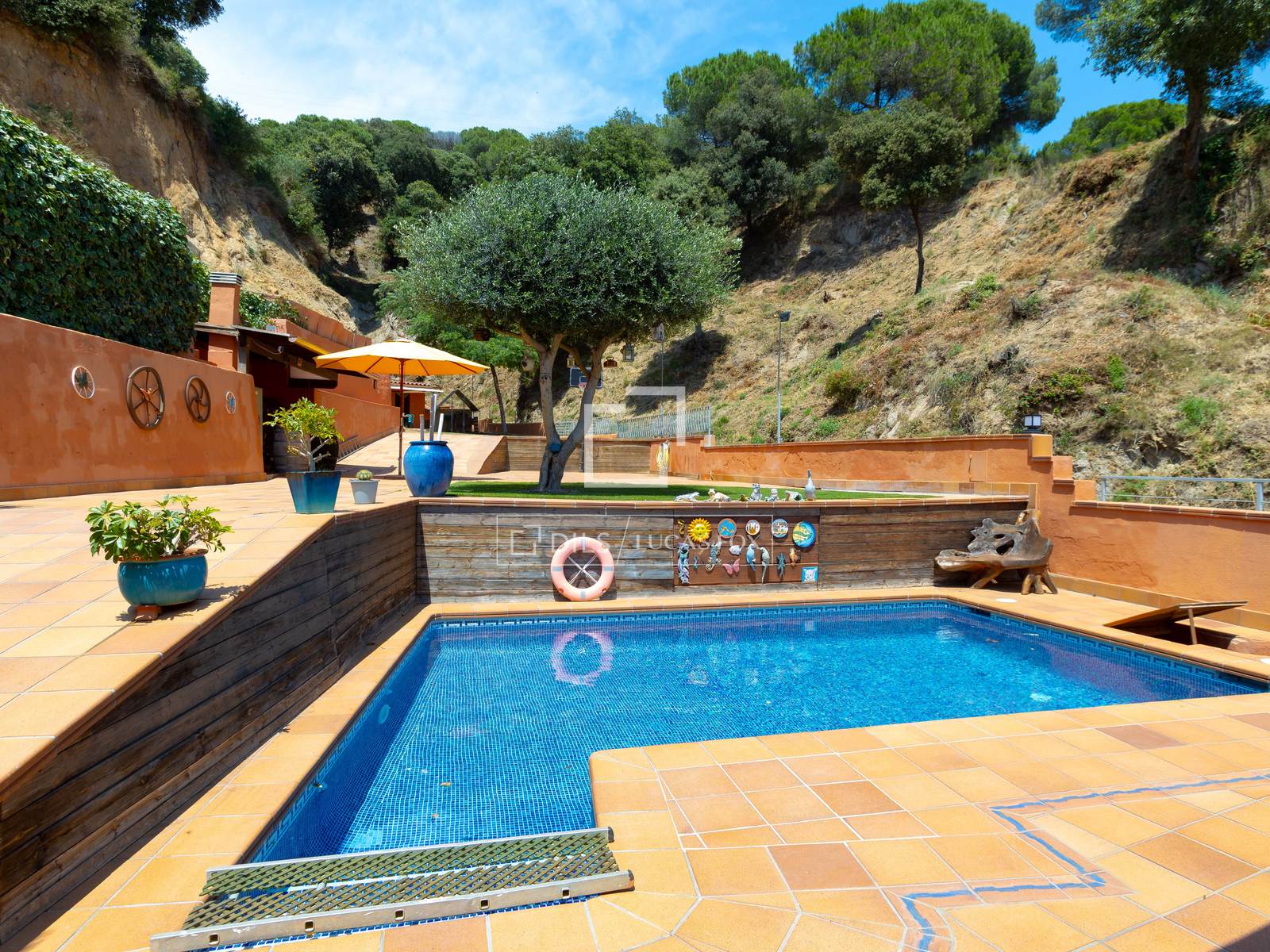 Villa i Teia, Barcelona, Spanien 3 sovrum, 324 kvm. Nr. 192797