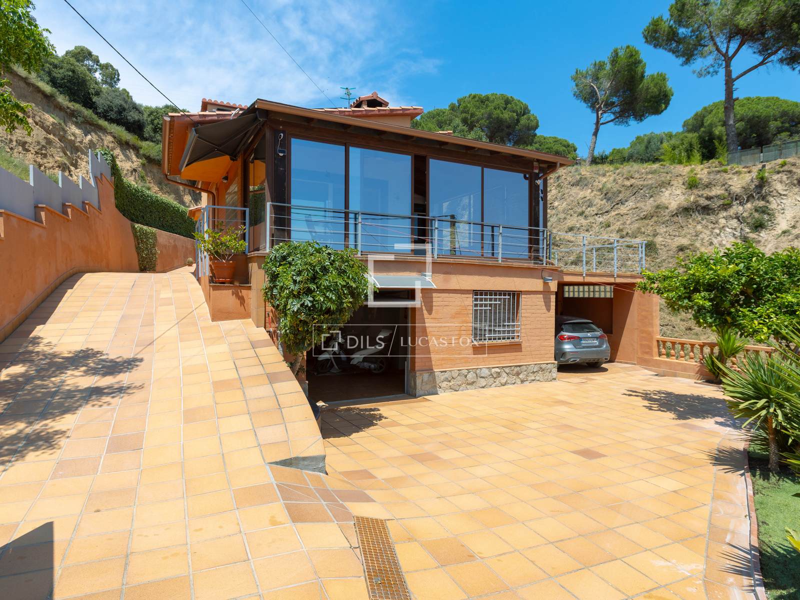 Villa i Teia, Barcelona, Spanien 3 sovrum, 324 kvm. Nr. 192797